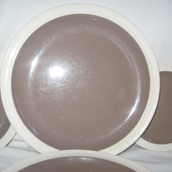 Wedgwood Of Etruria & Barlaston Tan And White Plates And Saucers/Wedgwood Made In England/Wedgwood Dinnerware