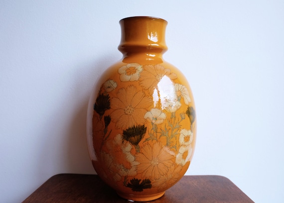 1960 年代のイタリア「エルネスティーネ サレルノ」の丸いオレンジ色の