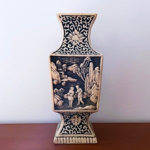 1940&#39;s Chinese Carved Cinnabar Vase - 23.5 cm tall
