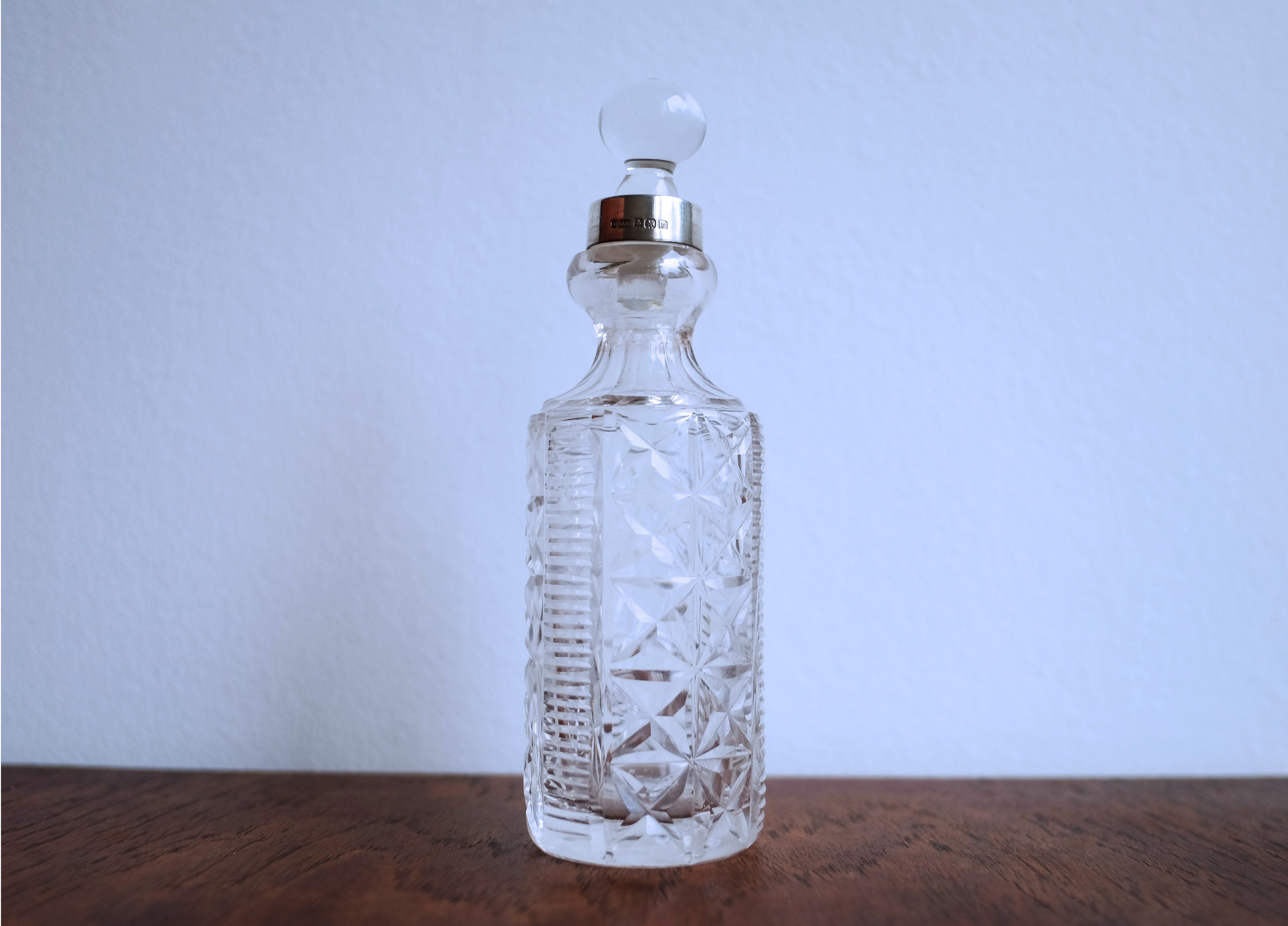 George V Sterling Silver and Crystal Scent Bottle Hallmarked in Bermingham, 1911 by James Dixon & Sons