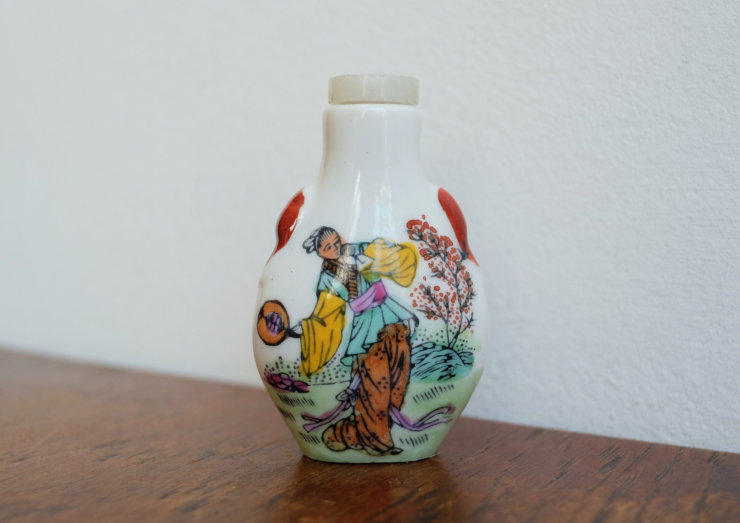 Vintage Chinese Hand Painted Porcelain Snuff Bottle