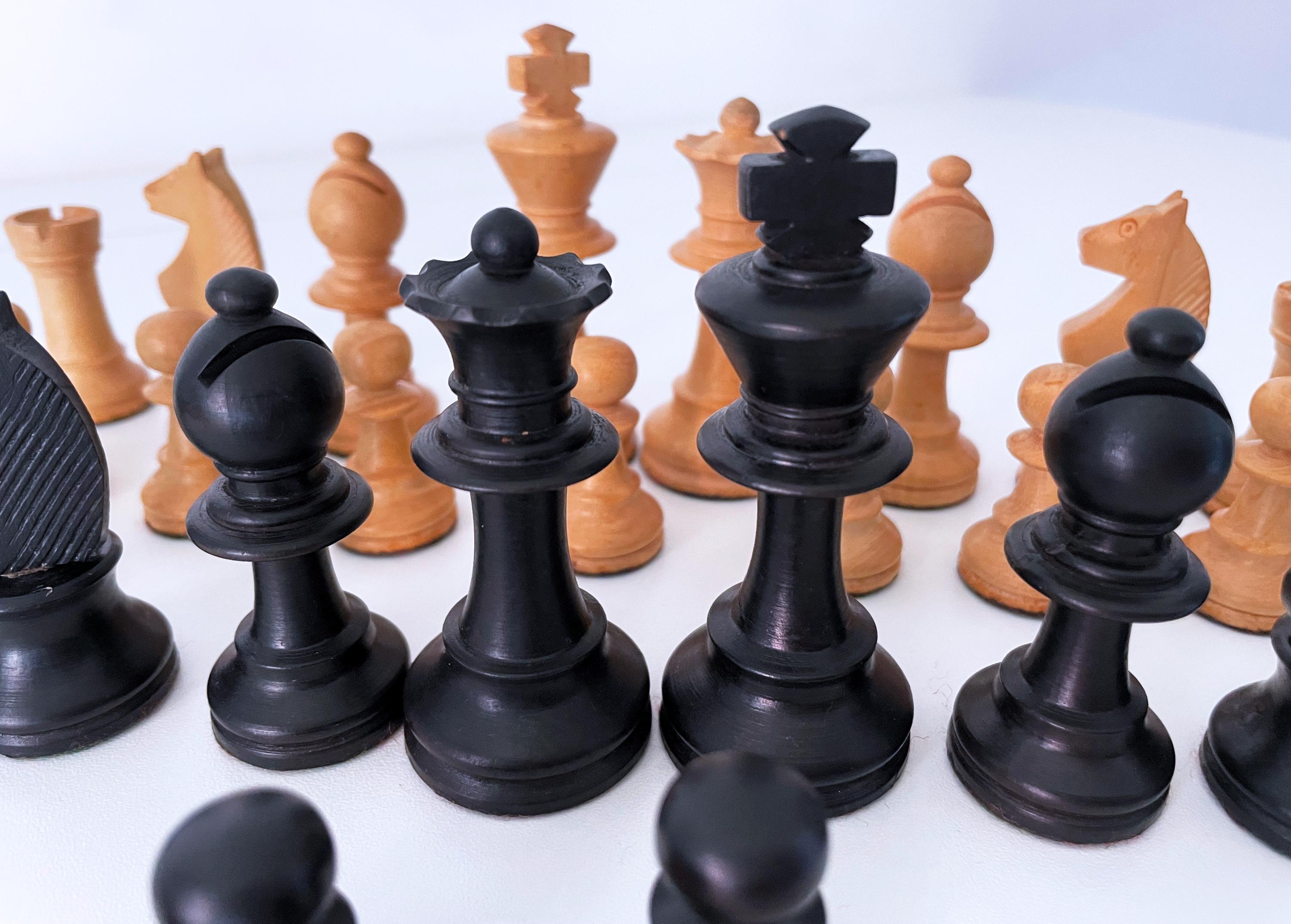 不思議の国のアリス チェス DAL NEGRO 1970's 'dal Negro' Walnut Wood Chess Set - Etsy
