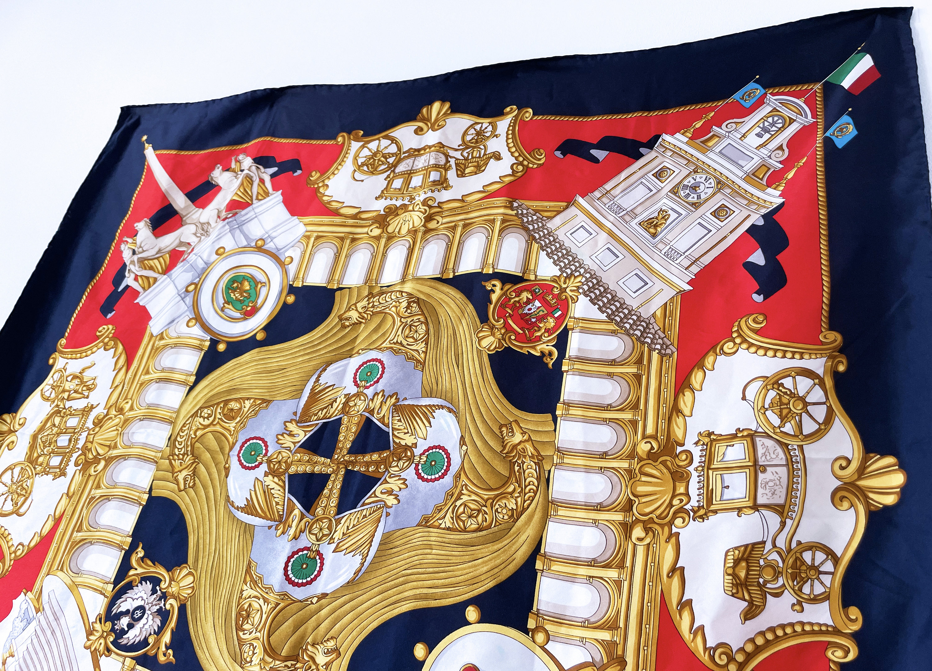 【贅沢は、内に忍ばせて】HERMES Silk'in クラシック Hermès De Passage à Tokyo Ginza Silk Scarf - Black Scarves