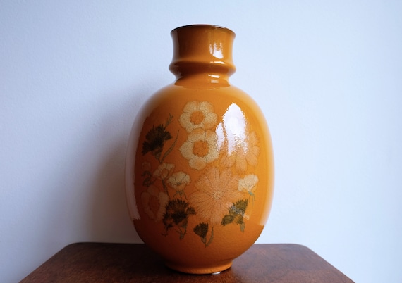 1960 年代のイタリア「エルネスティーネ サレルノ」の丸いオレンジ色の