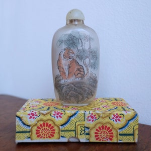 1920&#39;s Art Deco Chinese glass reverse painted snuff bottle - 8.5 cm
