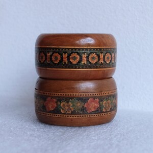 A pair of 1920&#39;s Sorrento Ware Serviette Rings