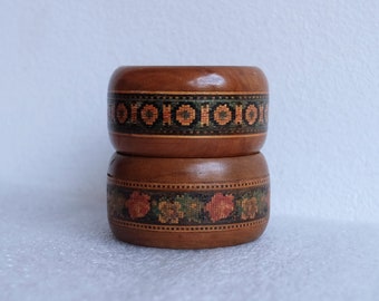 A pair of 1920&#39;s Sorrento Ware Serviette Rings