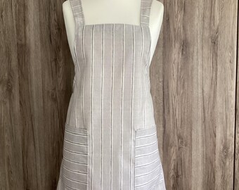Medium, large cross back apron with two pockets. Iliv Rowing Stripe Flint cotton fabric. Grey and white striped Japanese no tie apron.