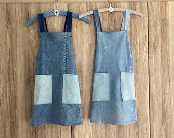 Denim apron, 6-8 years. Children’s cross back apron with two pockets. Blue jeans patchwork apron for girls and boys.