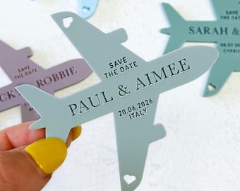 Convite magnético de avião para casamento em destino paradisíaco, em acrílico, com tema de viagem, para guardar como lembrança. Ímã de geladeira.