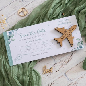 Imán de nevera de eucalipto para guardar la fecha de la boda, tarjeta de embarque, imán de nevera de madera o acrílico, verde salvia, viaje en avión, boda en el extranjero