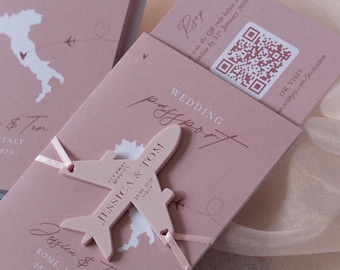 Convite em formato de passaporte rosa-claro para casamento em destino paradisíaco, ímã de geladeira em acrílico com formato de avião.