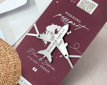 Convite de casamento com tema de passaporte em tons de ameixa e vinho, avião de acrílico, convites para casamento em destino paradisíaco.