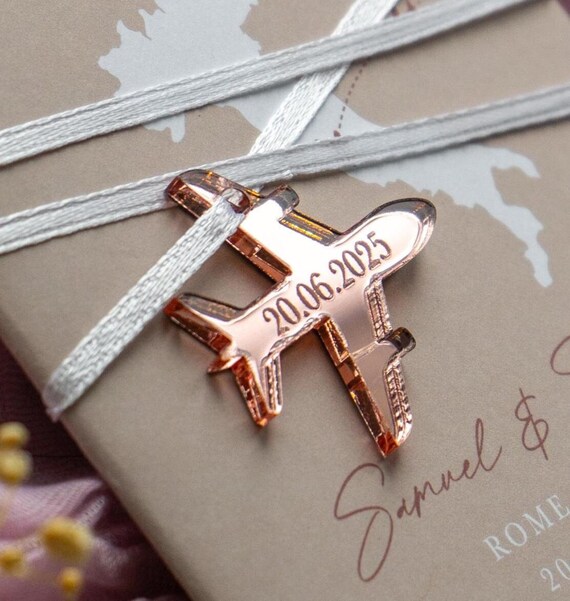 Aroplain String Wedding invitation charms | Beachweddingtips.com