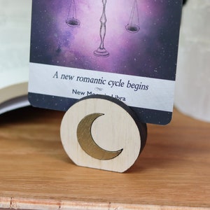 Coppermoon Tarot Kartenhalter, Light Wood Moon Pattern, Holz Kartenhalter für Tarot Karten, Orakelkarten, Affirmationskarten, spirituelle Geschenke