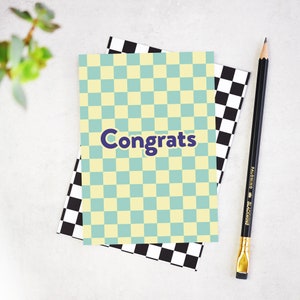Felicidades - tarjeta de felicitación de tablero de ajedrez - azul amarillo verde