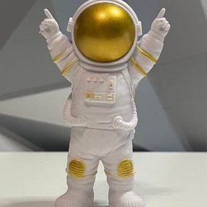Crypto Moon Mission Astronaut figurine (3 Styles)