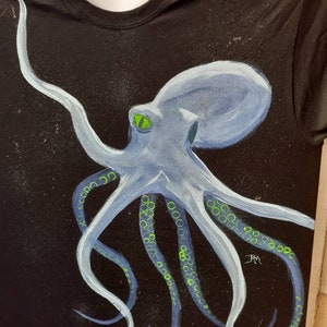 Wear this Great Blue Octopus and be in the sea moment!