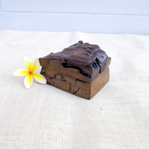 Caja de madera marrón, caja de joyería, caja de madera rústica, madera a la deriva, caja antigua, caja única, caja Shabby Chic, caja de tarjeta, caja de anillo, madera burl