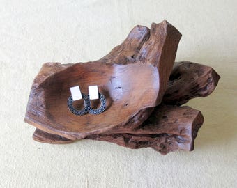 Plato de anillo, tazón de joyería, tazón de madera, jabonera de madera, tazón de madera a la deriva, tazón antiguo, tazón de madera tallada, tazón de madera rústica, único en su clase.