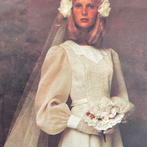Vogue Couturier Design Bridal Gown, Veil and Bridesmaid Dress Pattern by Belinda Bellville---Vogue 1155---Size 6  Bust 30 1/2
