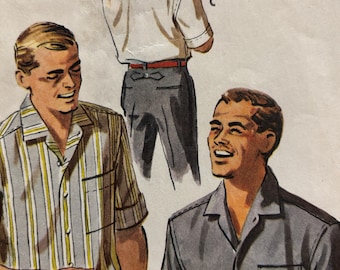 Op de afbeelding: Vintage illustratie van herenhemden in verschillende stijlen. Eén man is van achteren te zien, met een wit overhemd met een rode riem. Andere mannen dragen grijze en gestreepte overhemden. De illustratie is in retrostijl.