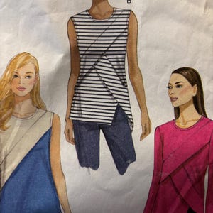 Puede incluir: Un patrón de costura para una blusa con tres estilos diferentes. El primer estilo es una blusa sin mangas con un patrón a rayas. El segundo estilo es una blusa sin mangas con un diseño de bloques de color. El tercer estilo es una blusa de manga larga con un color sólido. El patrón incluye instrucciones para las tallas B, C y D.