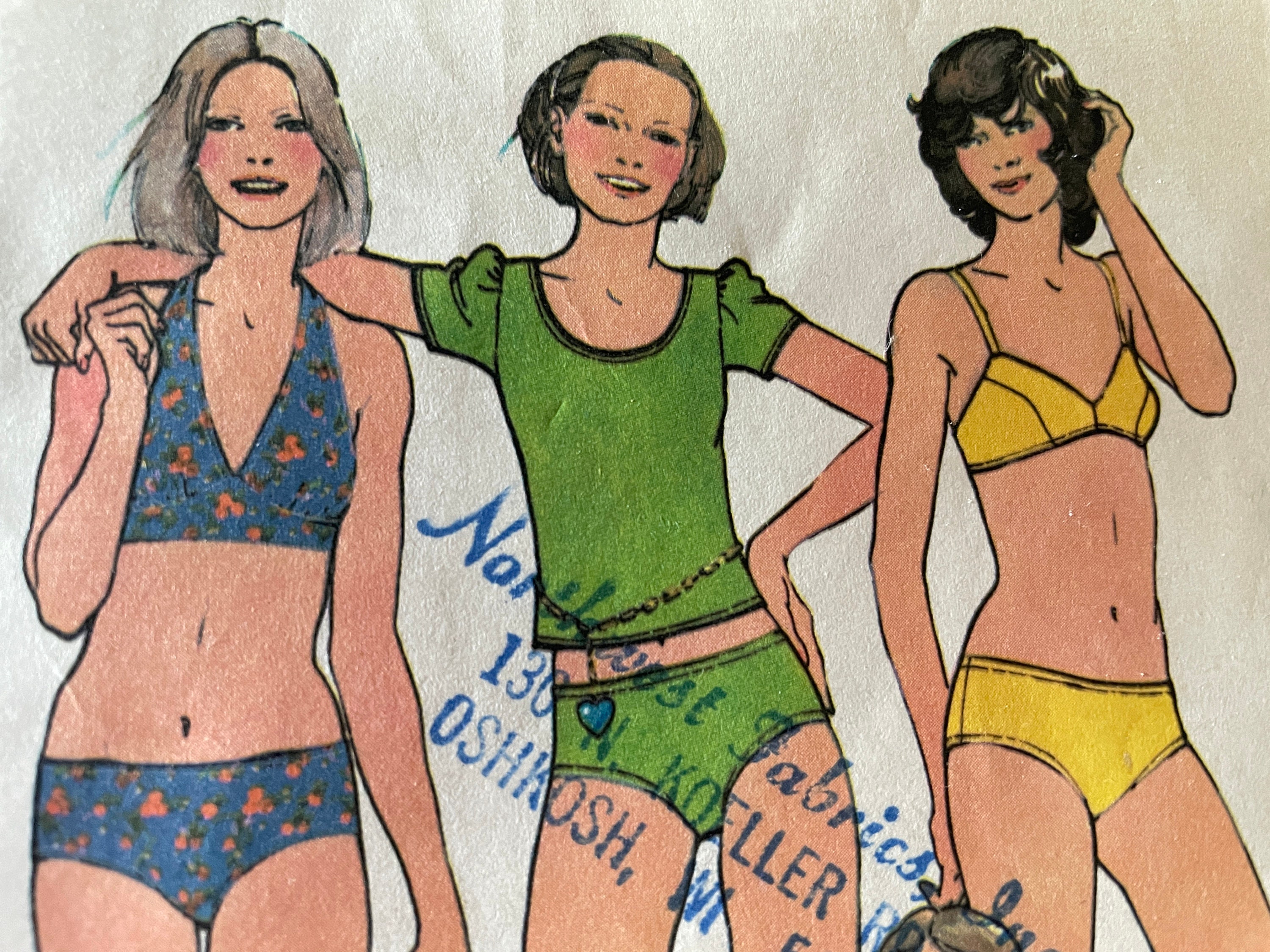 Vintage jaren 1970 Halter Top, Bikini, Boy Shorts en Top met verzamelde mouwen --- McCalls 3523 --- Maten 14-16 Bust 36 Thru 38