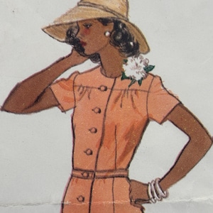 Elegantes Vintage 1970 Vogue Couturier Design Yoked Dress von Sybil Connolly --- Größe 42 Brust 34
