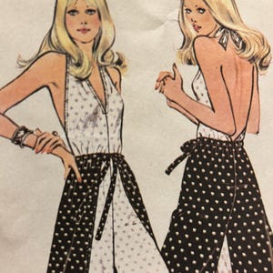 Fantastisk vintage 1970-tals omlottklänning, rygglös, halterneckjumpsuitmönster---McCalls 3477---Storlekar 6 Tors 16 Oklippta
