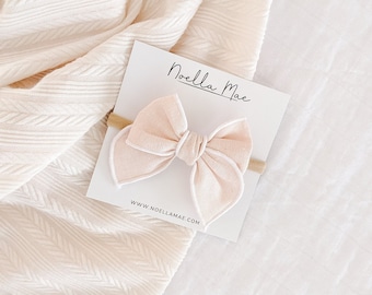 Peach Petite Fable Bow, Knot Bow, Baby Girl Hair Bow, Summer Baby Bow, Girls Fable Bow, Linen Headband, Newborn Headwrap, Toddler Hair Clip