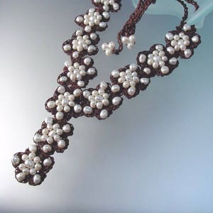 Freshwater White Pearl Necklace Hand-crochet Necklace with Cultured Pearls Flower design necklace Bild 1