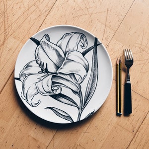 Weiße Lilie. Dekorativer Teller für Tisch oder Wand Bild 2