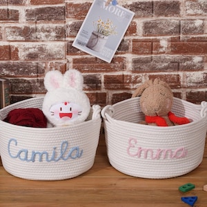Babyparty-Geschenk-Korb, personalisierter Babyparty-Korb, Spielzeug-Baumwollseil-kundenspezifischer Name Organizer Baby-Geschenkkorb, neugeborenes Baby-Namensgeschenk
