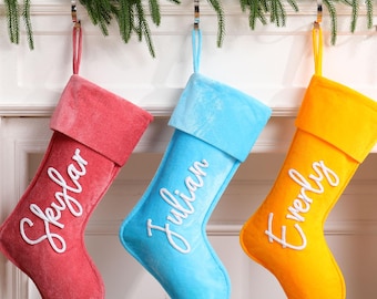 Personliga julstrumpor, stickad julstrumpa med eget namn, familjestrumpa för småbarn, julklappsdekoration
