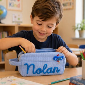 Estuche para lápices, estuche de pana personalizado para lápices, regalo de regreso a clases, estuche para lápices con monograma, estuches de maquillaje y artículos de aseo para niños y niñas, regalo de Navidad.