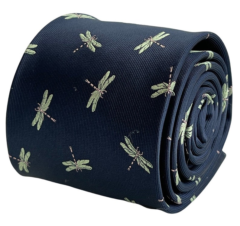 Corbata para hombre con diseño de insectos y libélula azul marino oscuro de Frederick Thomas imagen 1