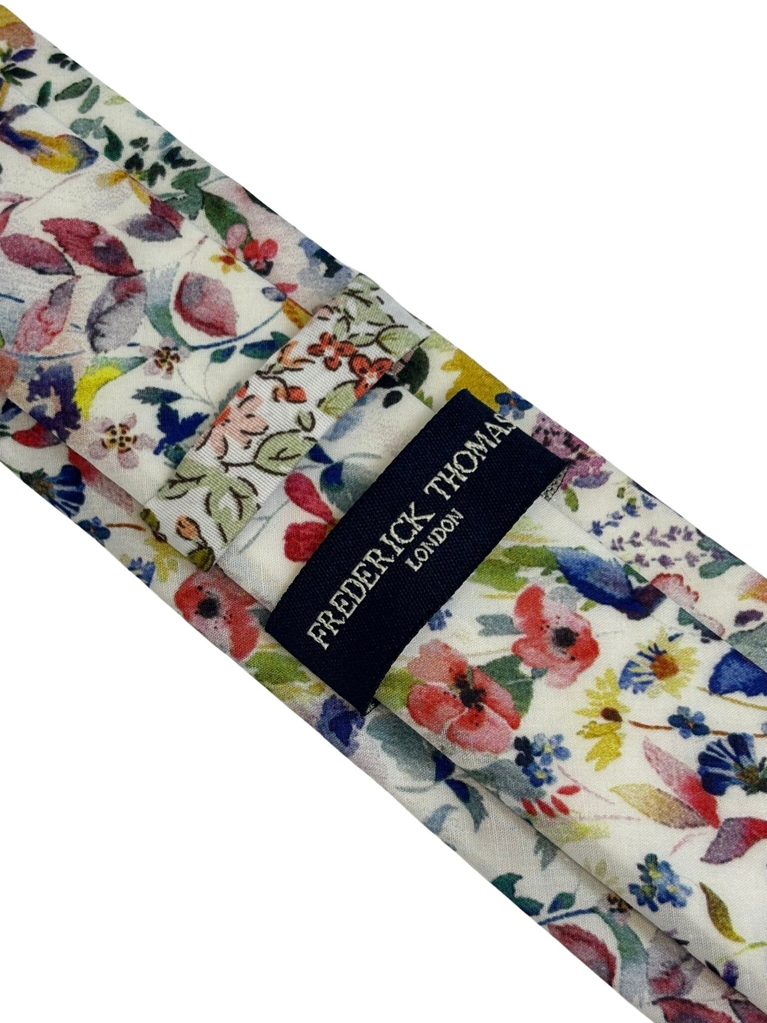Cravate Liberty Frederick Thomas - Motif Fleur Sauvage Rose Et Jaune Style Prairie - Neuf Avec étiquettes