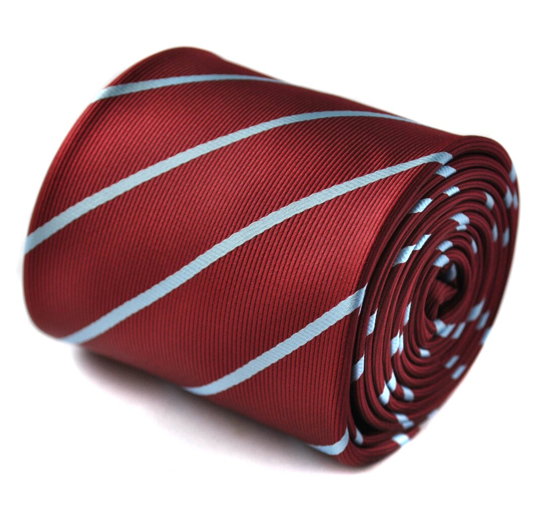 light maroon tie