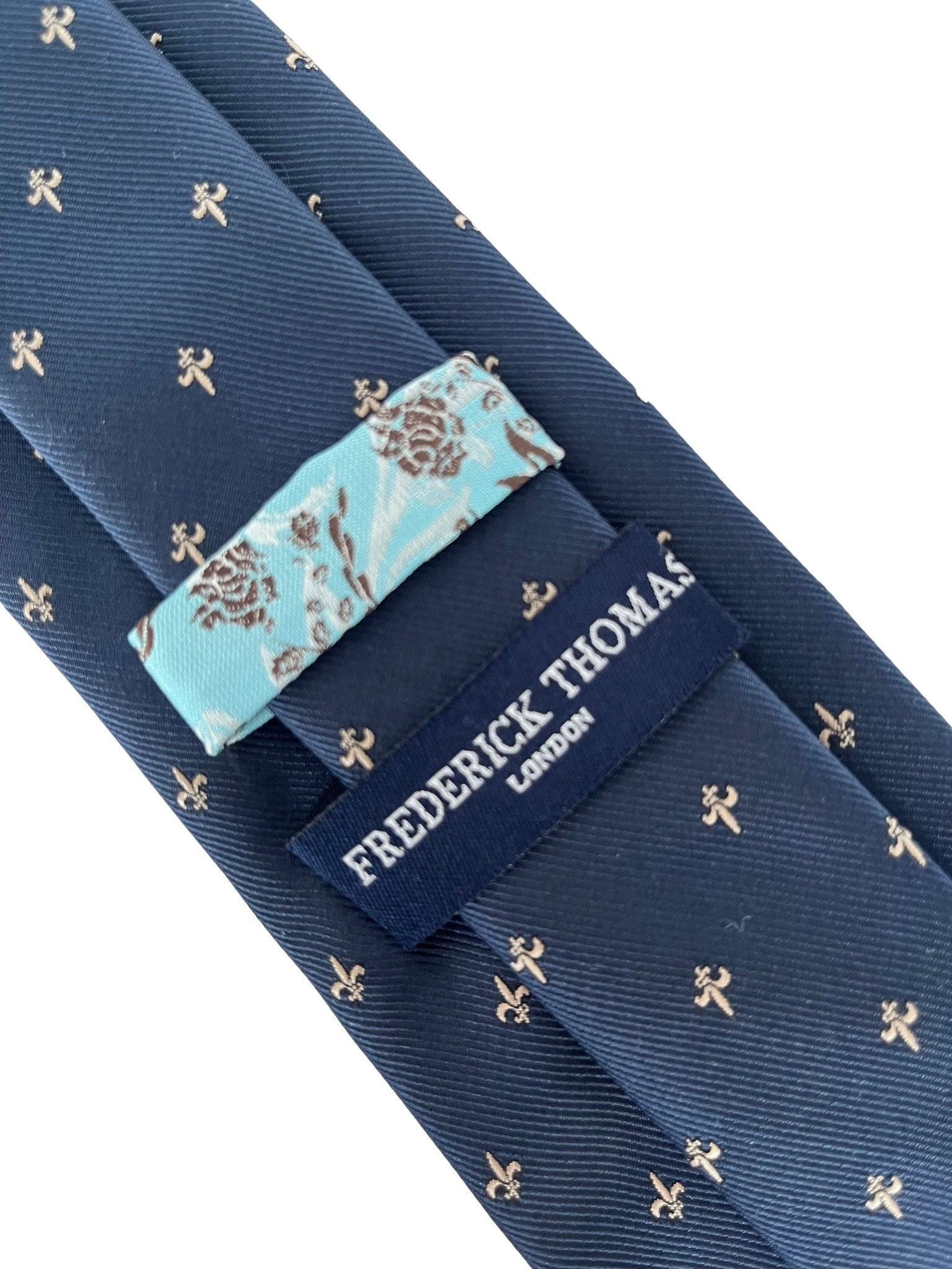 Cravate Designer Frederick Thomas - Motif Colombe De Paix, Bleu Marine, Faite Main Au Royaume-Uni, Neuve Avec étiquette