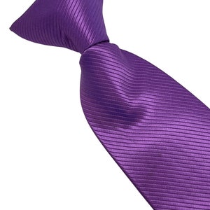Frederick Thomas clip on lilac amethyst light purple mens tie