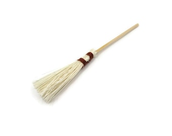 DOLLS HOUSE = Handcrafted Sweeping Brush 