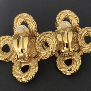 Yves Saint Laurent jewelry/earrings/clips in gold metal, pearly cabochon vintage 80s image 3