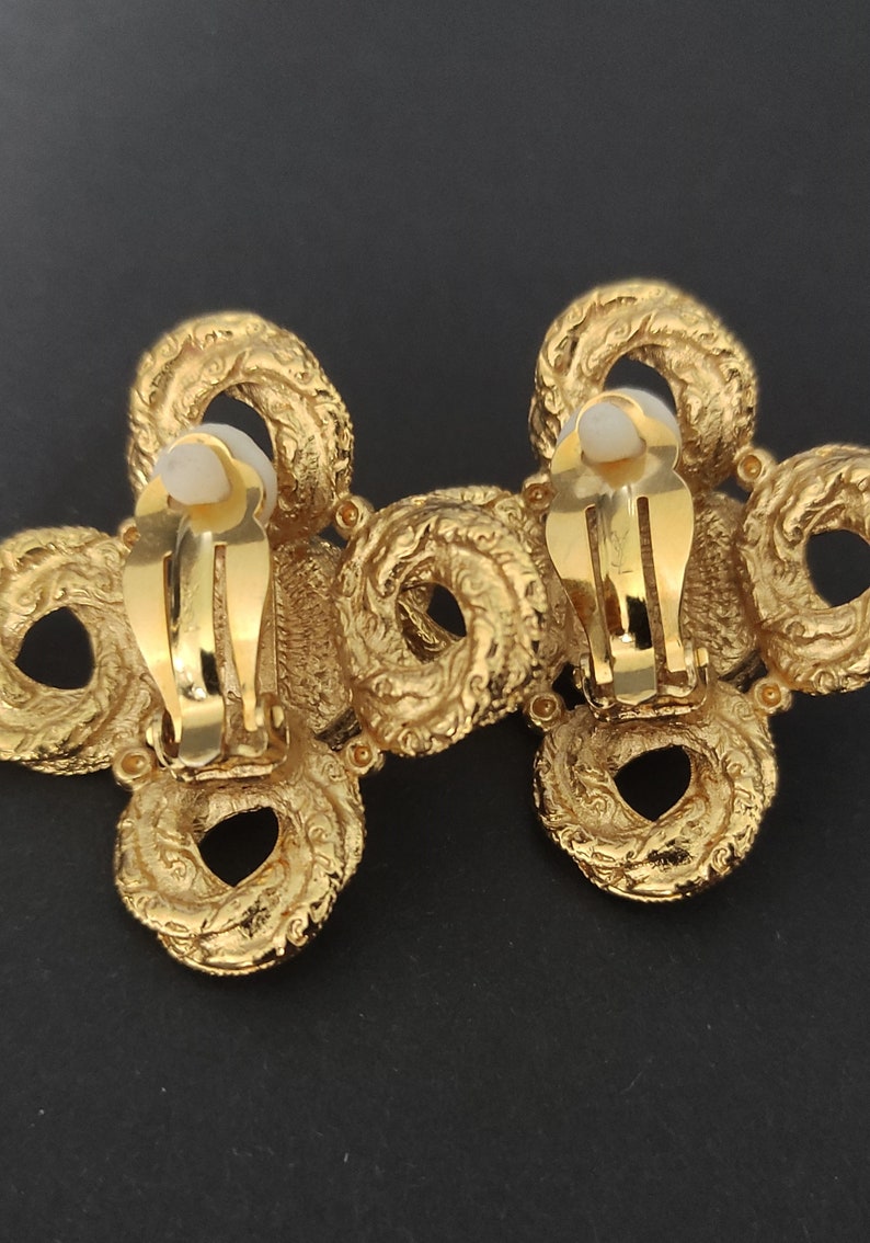 Yves Saint Laurent jewelry/earrings/clips in gold metal, pearly cabochon vintage 80s image 3