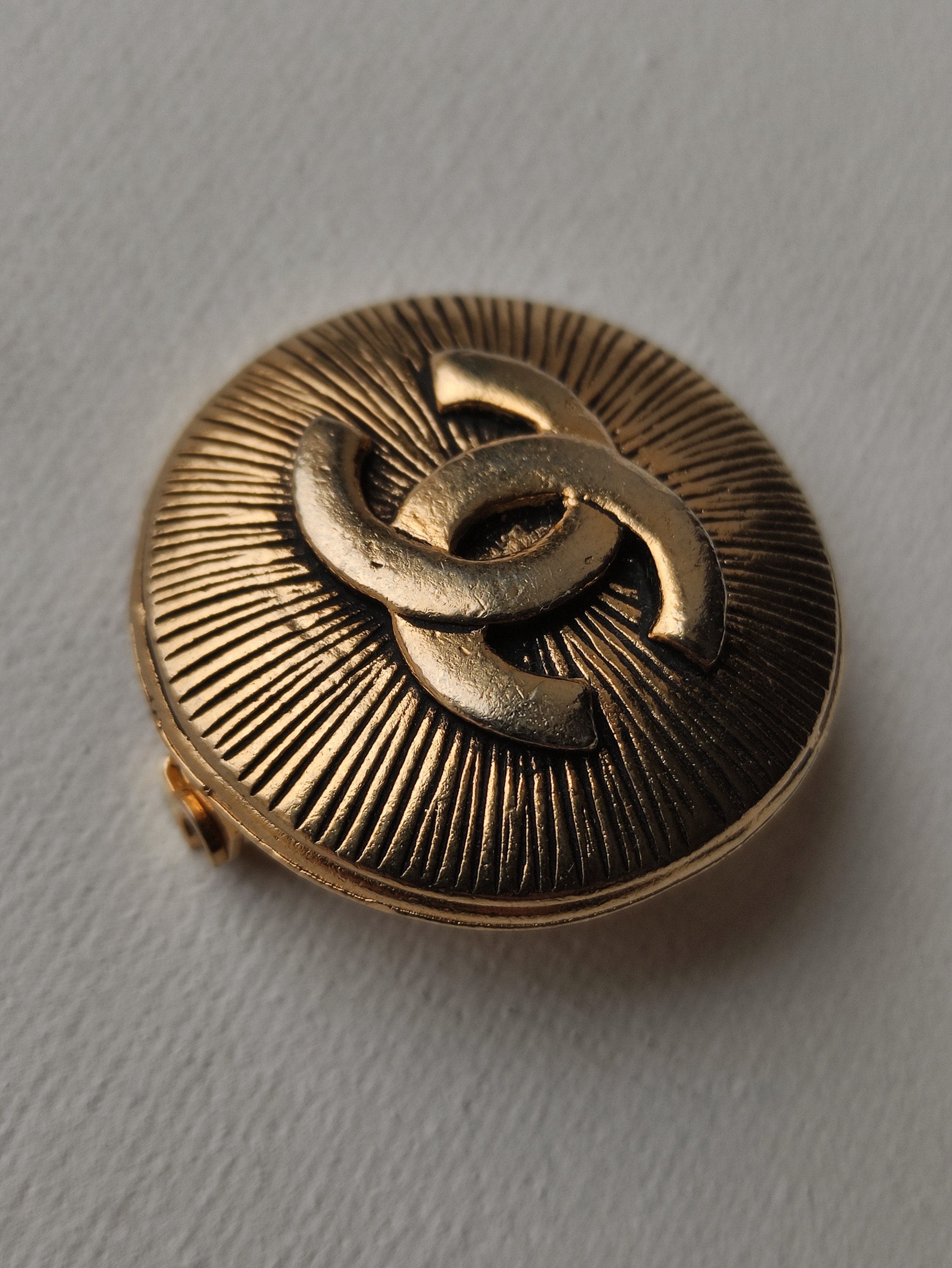 CHANEL Gold Metal Logo Jewelry/brooch Vintage 80s - Etsy CHANEL Gold Metal Logo Jewelry/brooch Vintage 80s - Etsy