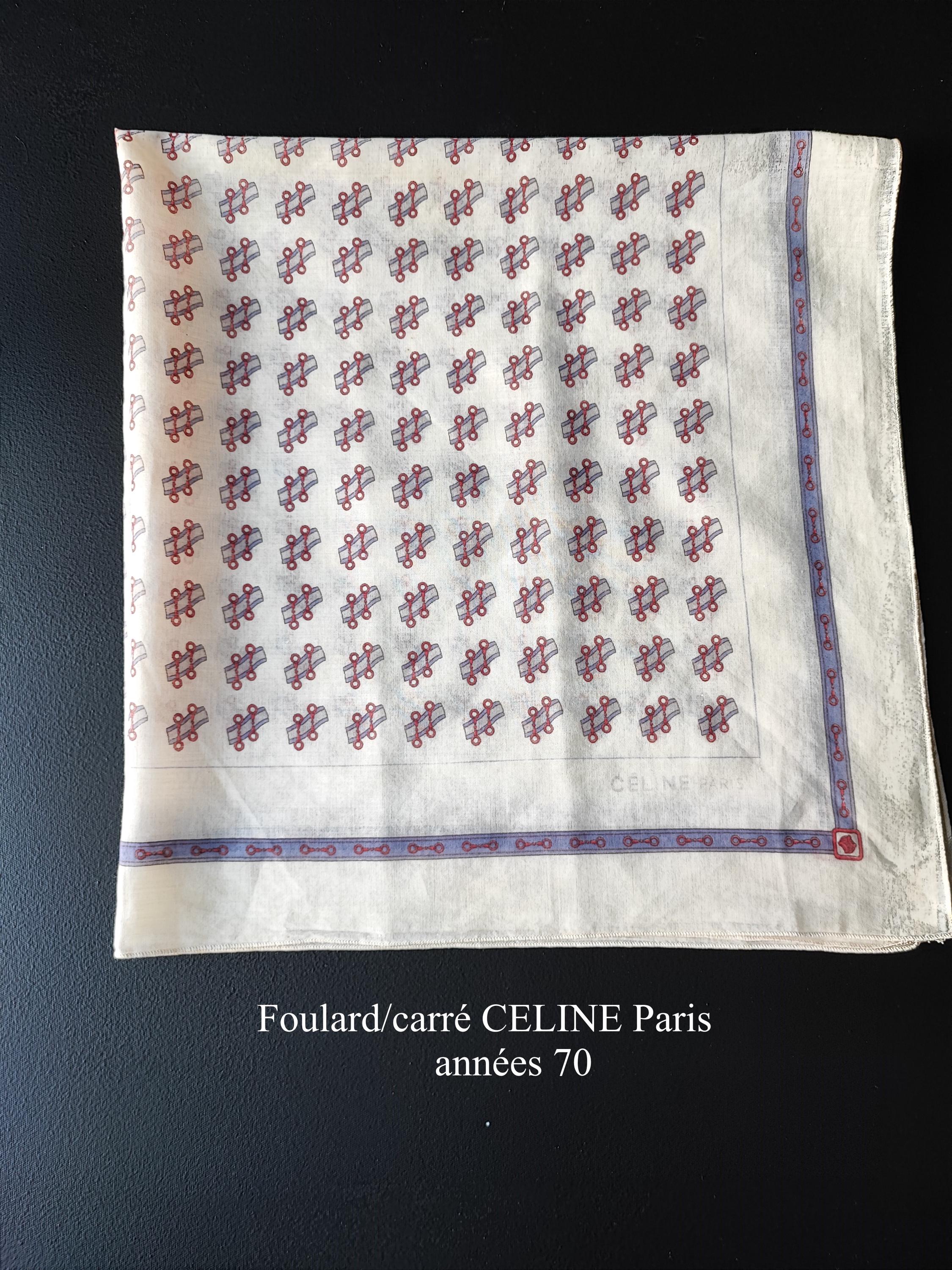 Foulard En Soie Céline Vintage - Dimensions 54 X 57 Cm, Couleur Bleue, Style Bandana Carré, Occasion Bon état