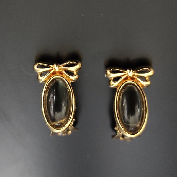 Nina Ricci - bijoux/boucles d'oreille/clips métal doré, nœud - cabochon en résine bleu/vert clair - vintage années 80