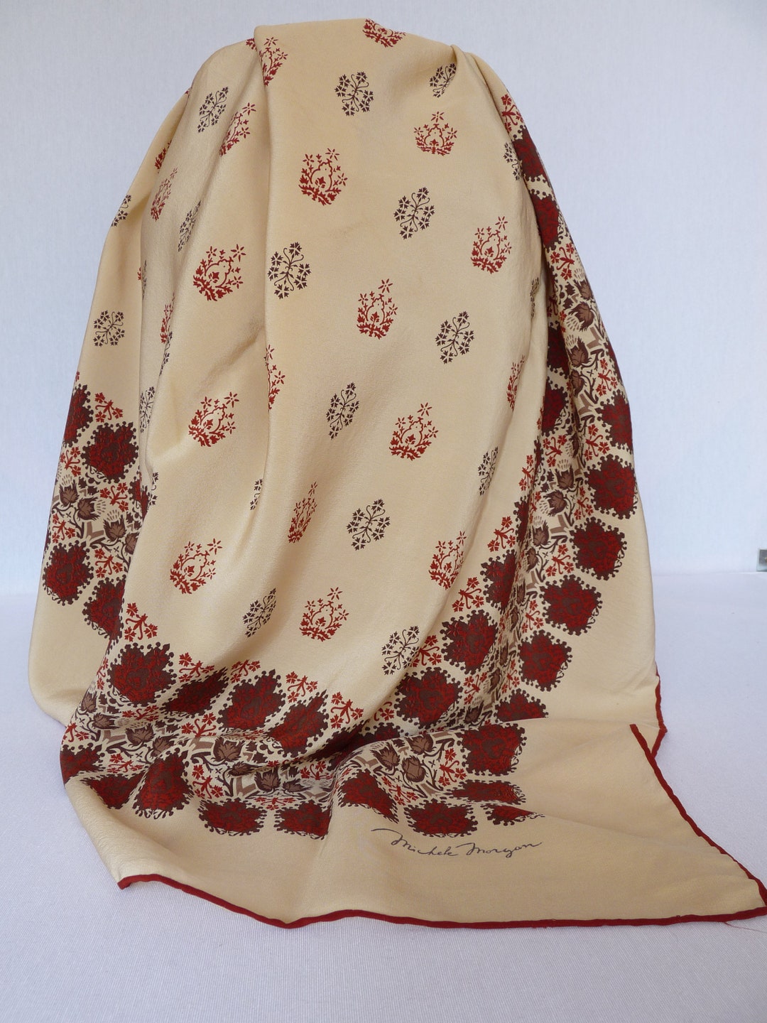 Foulard En Soie Vintage MICHEL - Motif Blanc Et Noir - Dimensions 78x80 Cm - Occasion Authentique