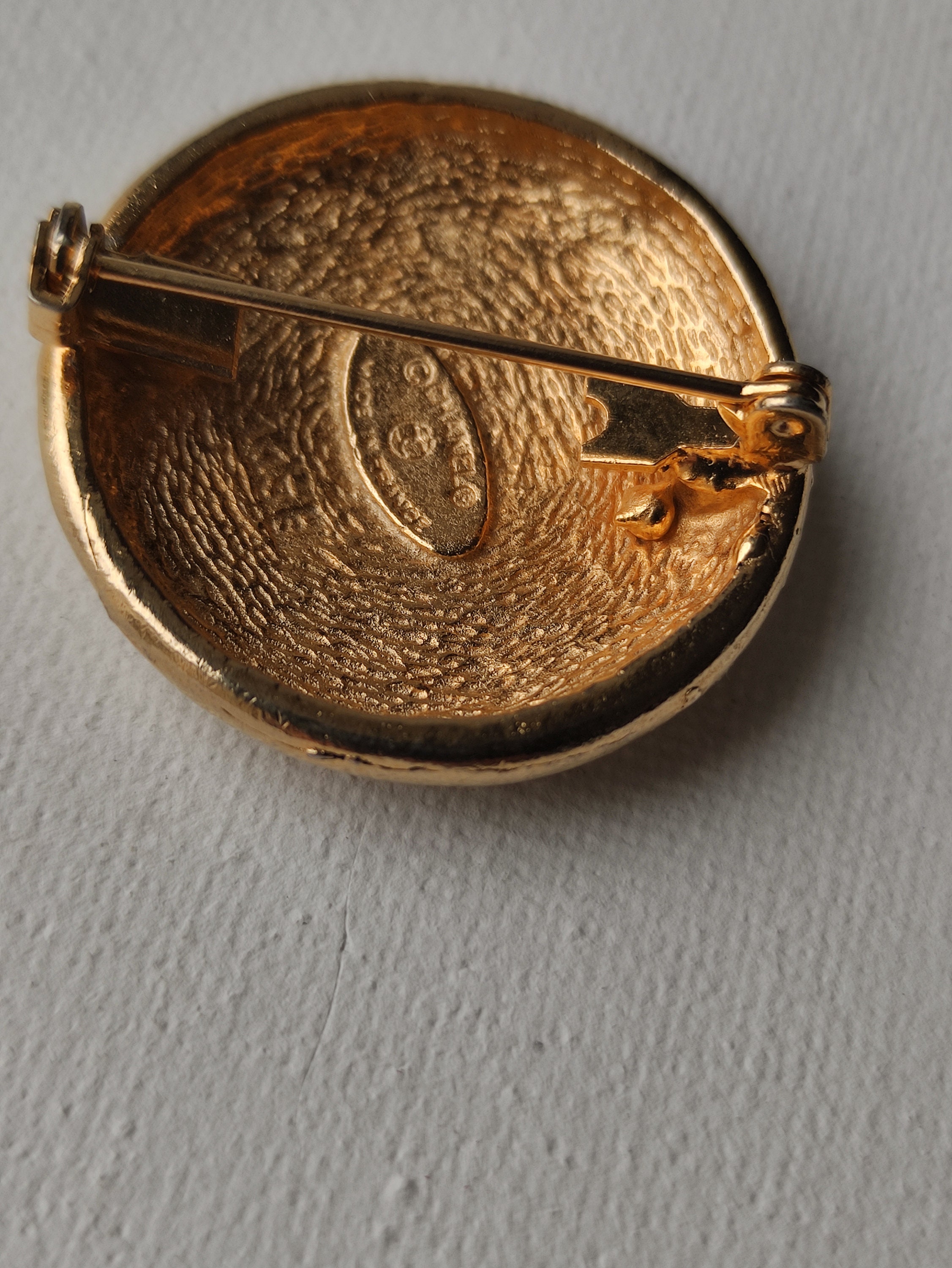 CHANEL Gold Metal Logo Jewelry/brooch Vintage 80s - Etsy CHANEL Gold Metal Logo Jewelry/brooch Vintage 80s - Etsy