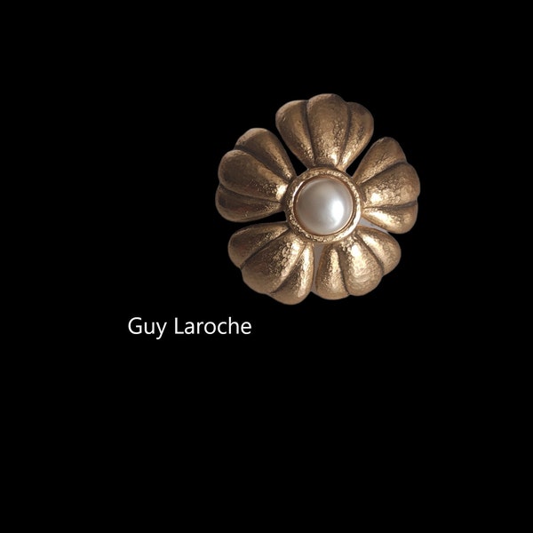 Guy Laroche  Paris- grande broche fleur en métal doré/cabochon perle nacrée fantaisie - vintage années 80